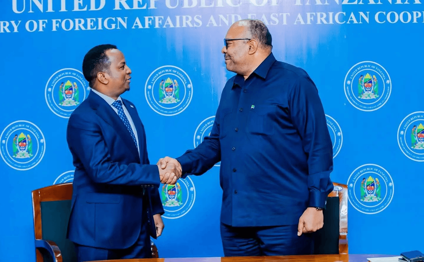 تستأنف الصومال وتنزانيا الرحلات الجوية المباشرة وتعززان التعاون الثنائي